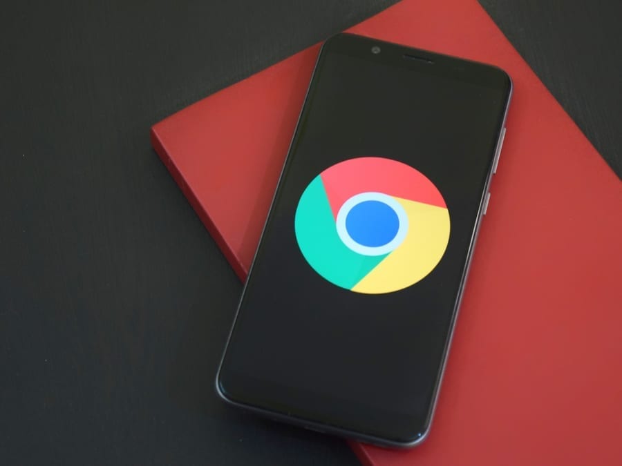 smartphone with chrome icon