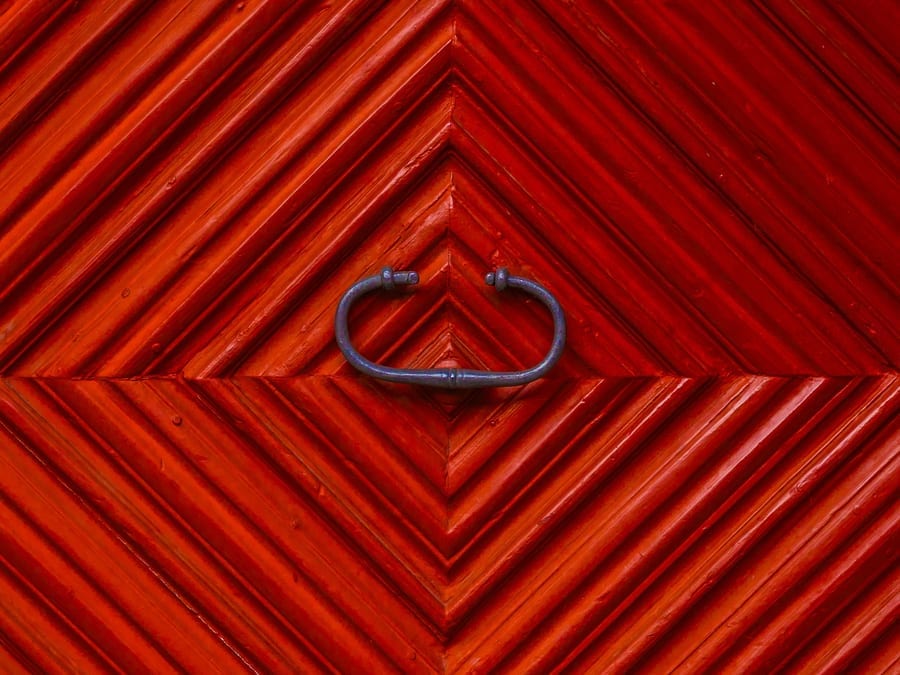 handle on red background