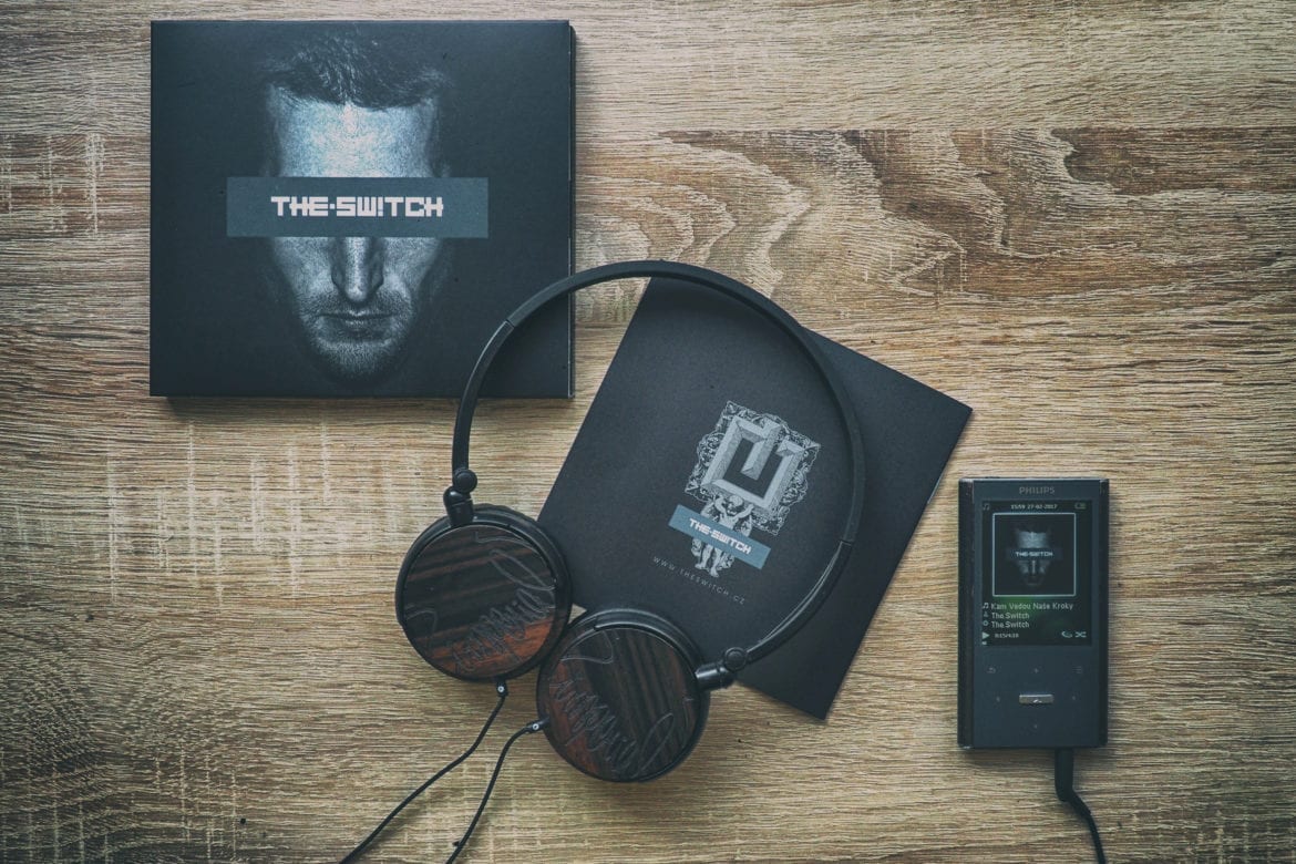the switch headphones box